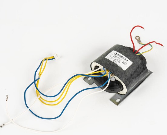 Jaké jsou rozdíly mezi transformátory typu R a tradičními EI/toroidními transformátory?