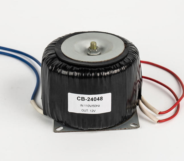 Jak důležitý je nízkofrekvenční toroidní transformátor pro stabilitu napájení?